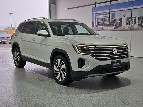 Opal White Pearl Effect 2024 Volkswagen Atlas 2.0T SEL