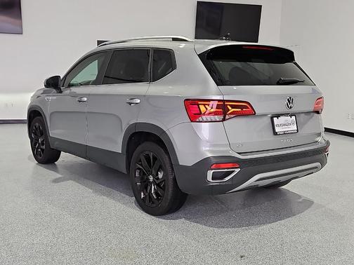 Pyrite Silver Metallic 2023 Volkswagen Taos 1.5T SE