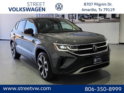 Pure Gray / Black Roof 2023 Volkswagen Taos 1.5T SEL