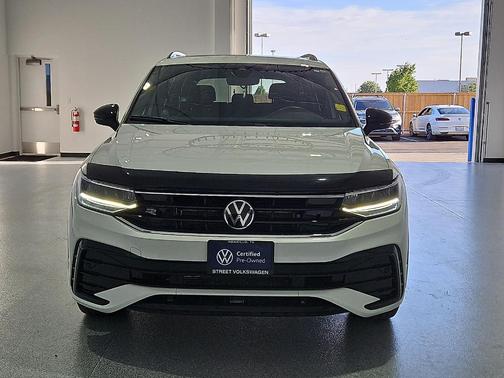 Opal White Pearl Effect 2023 Volkswagen Tiguan 2.0T SE R-Line Black