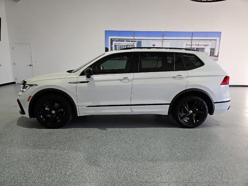 Opal White Pearl Effect 2023 Volkswagen Tiguan 2.0T SE R-Line Black