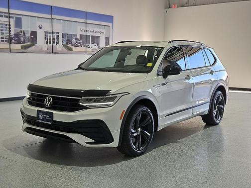 Opal White Pearl Effect 2023 Volkswagen Tiguan 2.0T SE R-Line Black