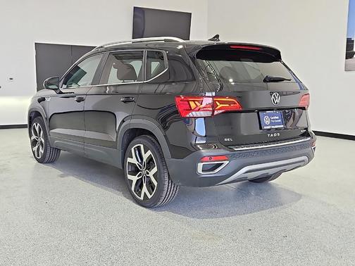Deep Black Pearl Effect 2023 Volkswagen Taos 1.5T SEL