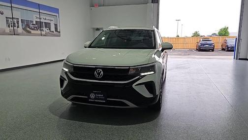 Pure White 2023 Volkswagen Taos 1.5T SE