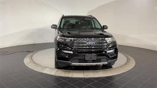 Photo 3 of 32 of 2021 Ford Explorer XLT