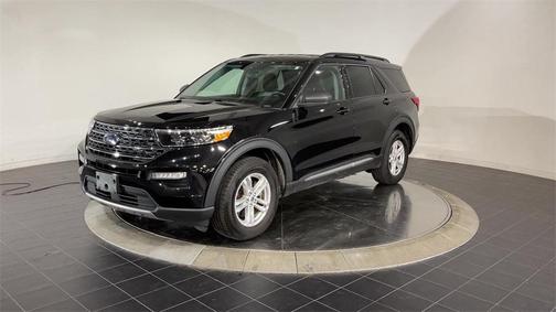 Photo 4 of 32 of 2021 Ford Explorer XLT