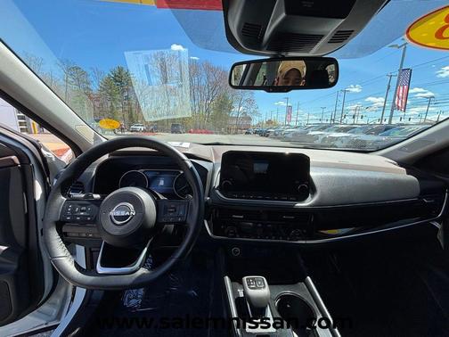 Pearl White Tricoat 2023 Nissan Rogue SL