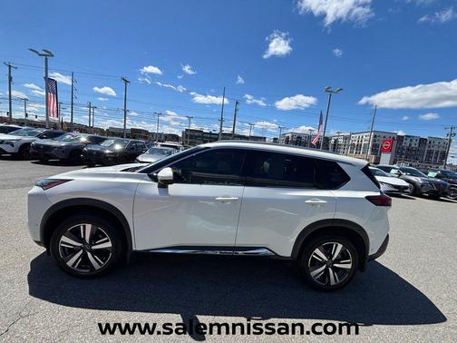 Pearl White Tricoat 2023 Nissan Rogue SL