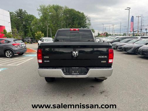 Brilliant Black Crystal Pearlcoat 2016 RAM 1500 SLT