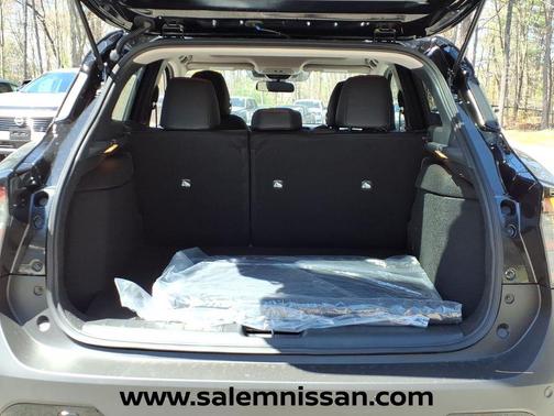 Super Black 2026 Nissan Kicks SR