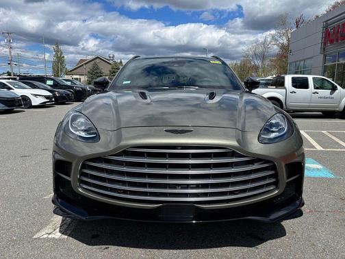 Gold 2024 Aston Martin DBX 707