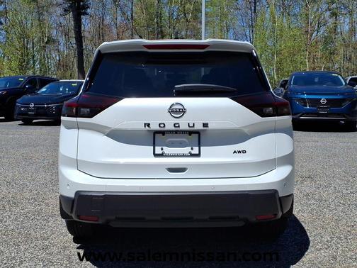 Everest White Pearl Tricoat 2026 Nissan Rogue Dark Armor