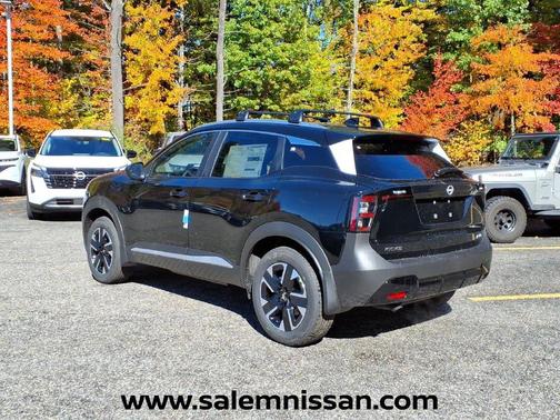 Super Black 2027 Nissan Kicks SV