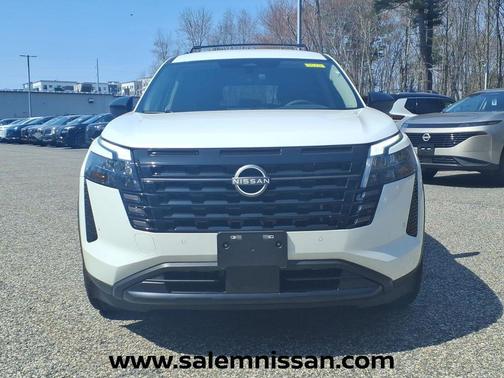 Everest White Pearl Tricoat 2026 Nissan Pathfinder SV