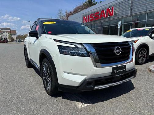 Pearl White Tricoat / Super Black 2023 Nissan Pathfinder Platinum