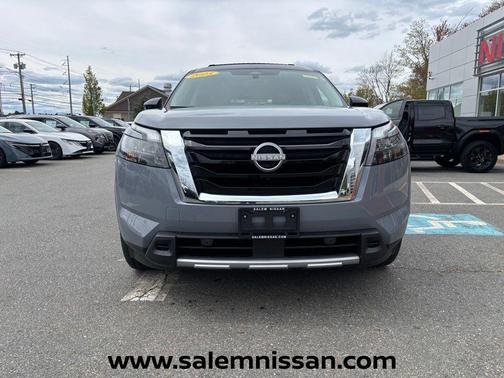 Solid Gray/Super Black 2025 Nissan Pathfinder Platinum 4WD