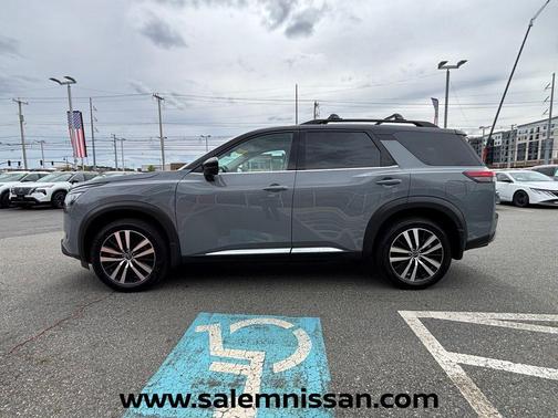 Solid Gray/Super Black 2025 Nissan Pathfinder Platinum 4WD