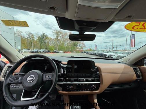 Solid Gray/Super Black 2025 Nissan Pathfinder Platinum 4WD