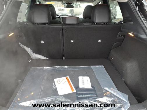 Arctic Ice Blue Metallic/Super Black 2026 Nissan Kicks SR
