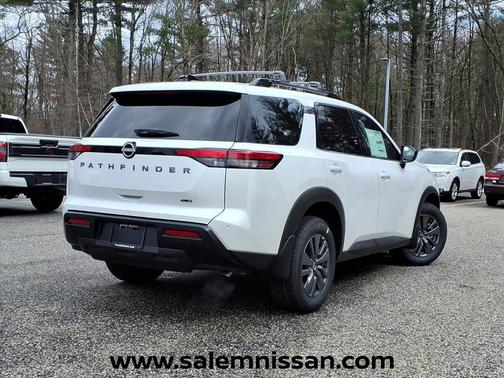 Everest White Pearl Tricoat 2026 Nissan Pathfinder SV