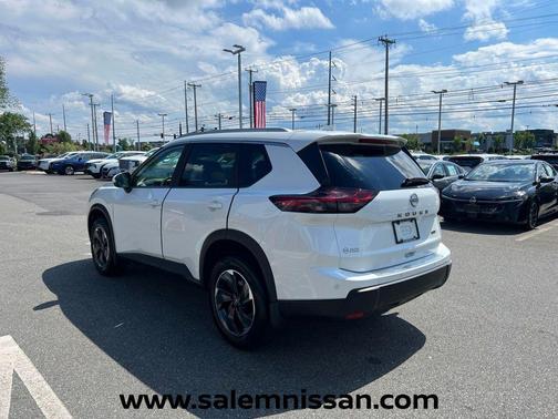 Everest White Pearl 2025 Nissan Rogue SV