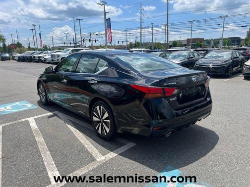 Super Black Clearcoat 2019 Nissan Altima 2.5 SV