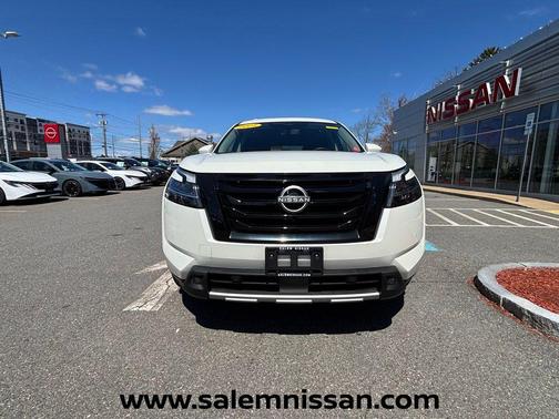 Pearl White Tricoat 2023 Nissan Pathfinder SL 4WD