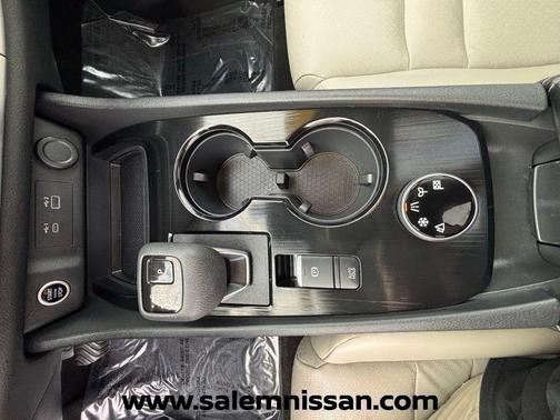 Pearl White Tricoat 2023 Nissan Rogue SV