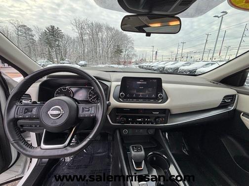 Pearl White Tricoat 2023 Nissan Rogue SV