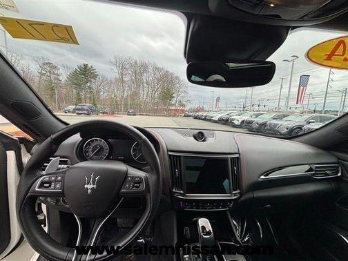 Bianco 2024 Maserati Levante GT Ultima