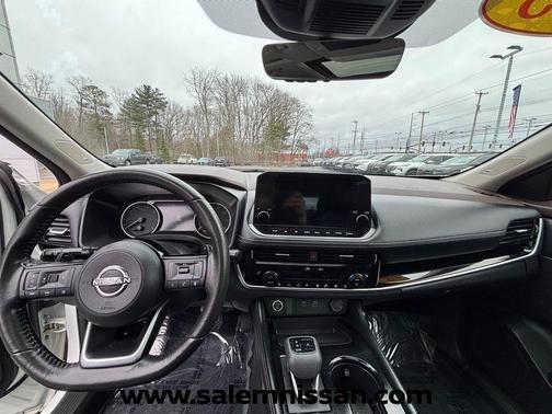 Pearl White Tricoat 2023 Nissan Rogue SL