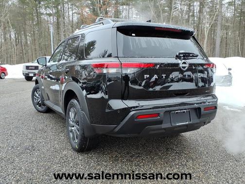 Super Black 2026 Nissan Pathfinder SV