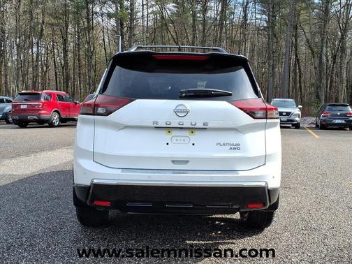 Everest White Pearl/Super Black 2026 Nissan Rogue Platinum