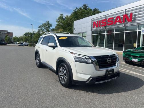 Pearl White Tricoat 2023 Nissan Pathfinder SL 4WD