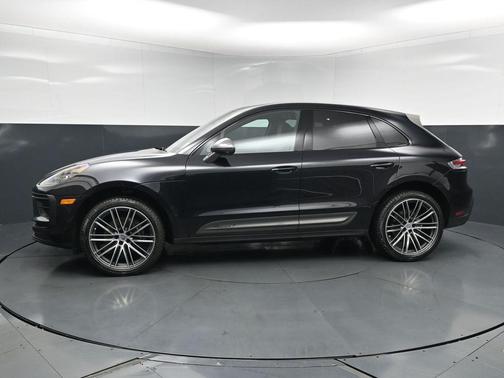 Jet Black 2025 Porsche Macan