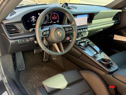 2025 Porsche 911 Carrera