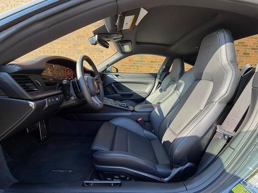 2025 Porsche 911 Carrera