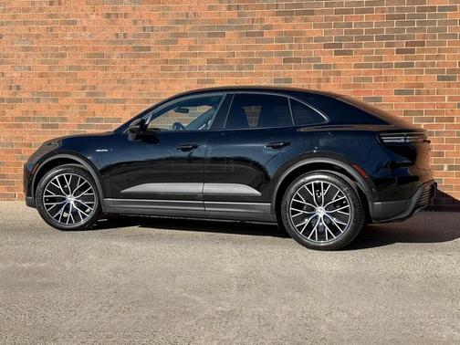 2026 Porsche Macan 4