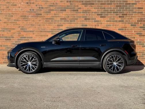 2026 Porsche Macan 4