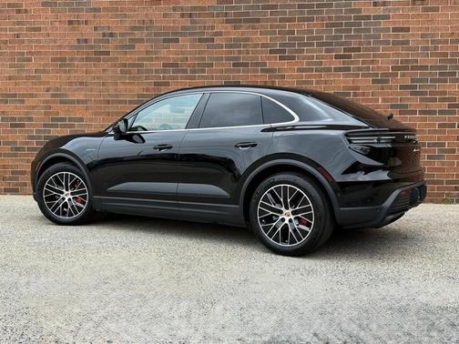 2025 Porsche Macan Electric 4S