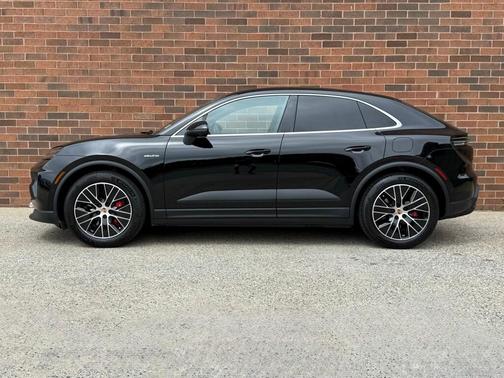 2025 Porsche Macan Electric 4S