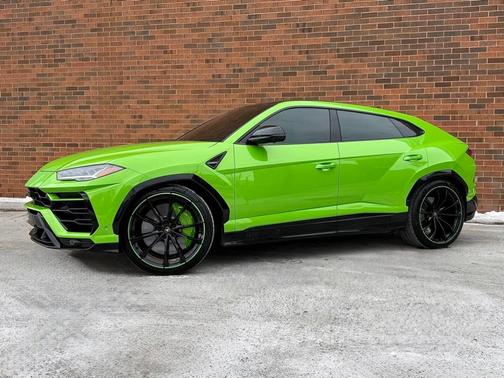 2022 Lamborghini Urus 