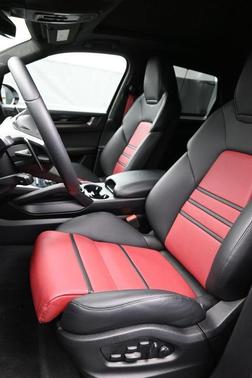 Carrara White Metallic 2025 Porsche Cayenne GTS