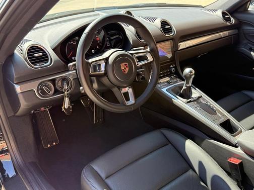 2024 Porsche 718 Cayman