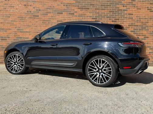 2022 Porsche Macan Base