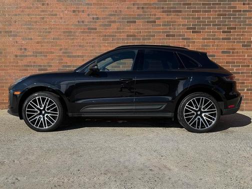 2022 Porsche Macan Base