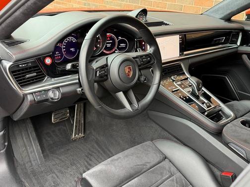 2023 Porsche Panamera GTS