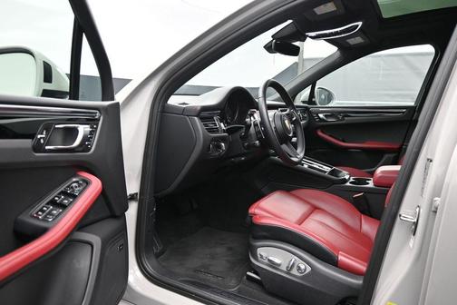 Chalk 2025 Porsche Macan