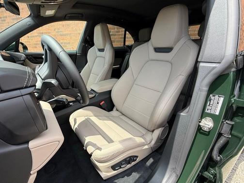 2025 Porsche Macan Electric 4S