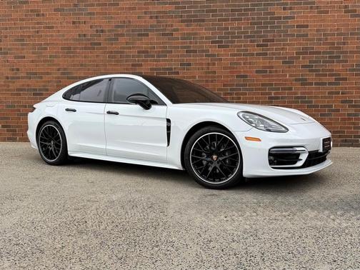 2023 Porsche Panamera 4 Platinum Edition
